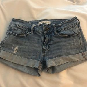 NWOT size 0 Bullhead Black denim shorts
